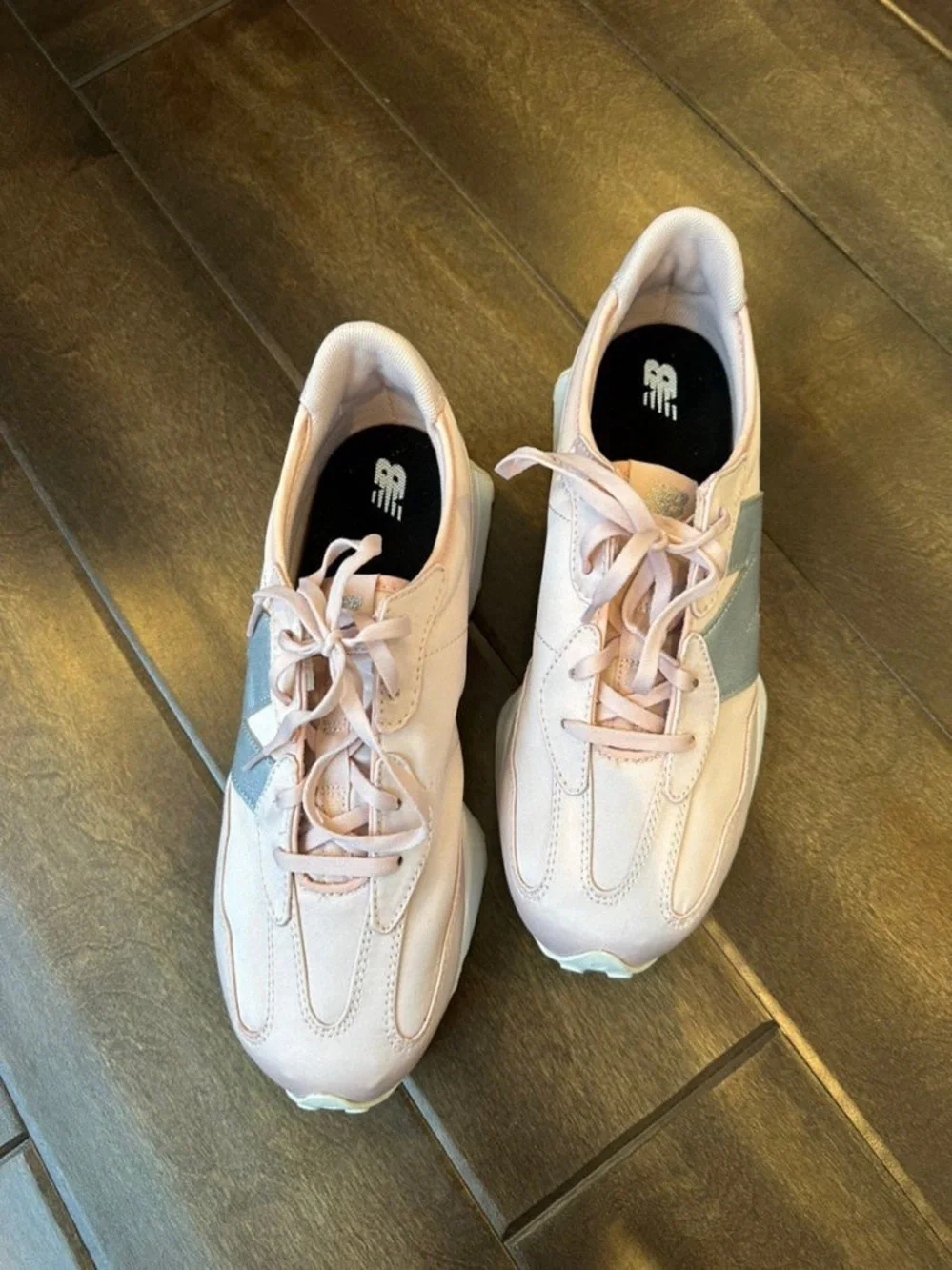 NEW BALANCE SNEAKERS